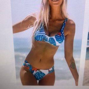 Leaf print low waist bikini set..
